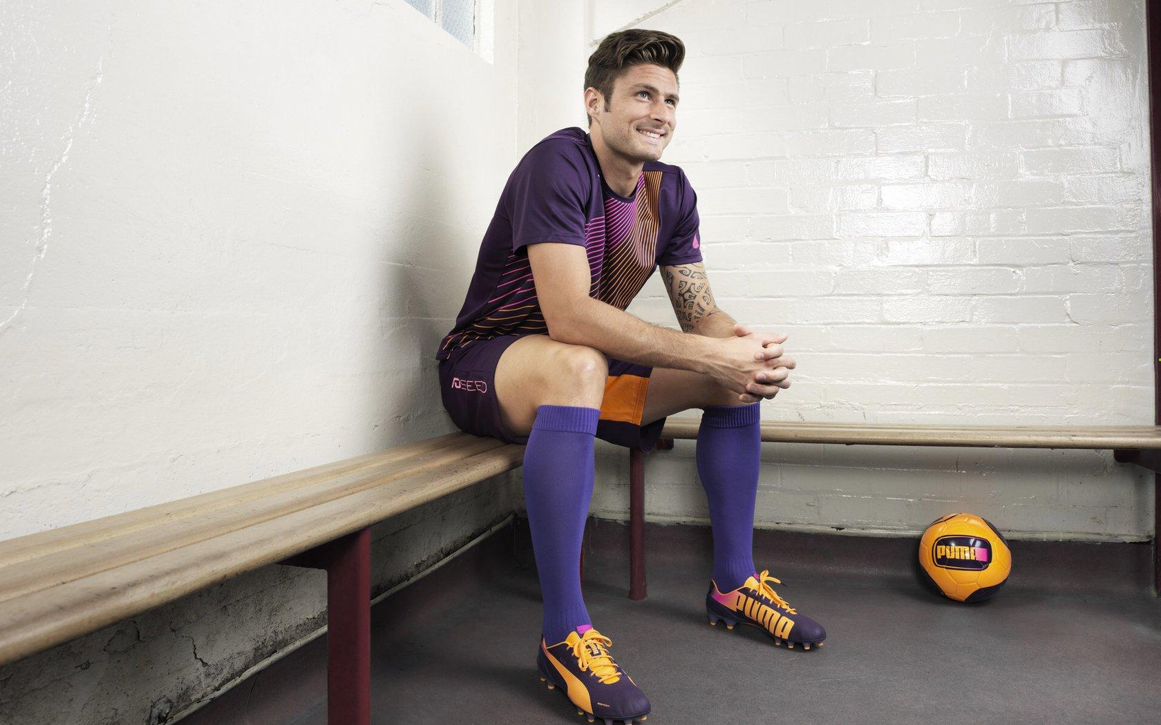 足坛震撼!天价转会刷新纪录,超级巨星加盟豪门引全球瞩目