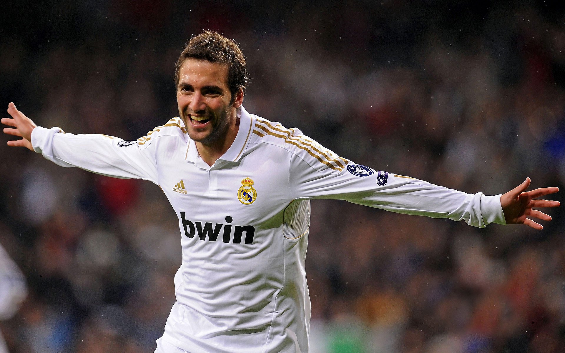 CBA总决赛激战正酣，广东宏远逆转辽宁本钢，易建联关键三分锁定胜局